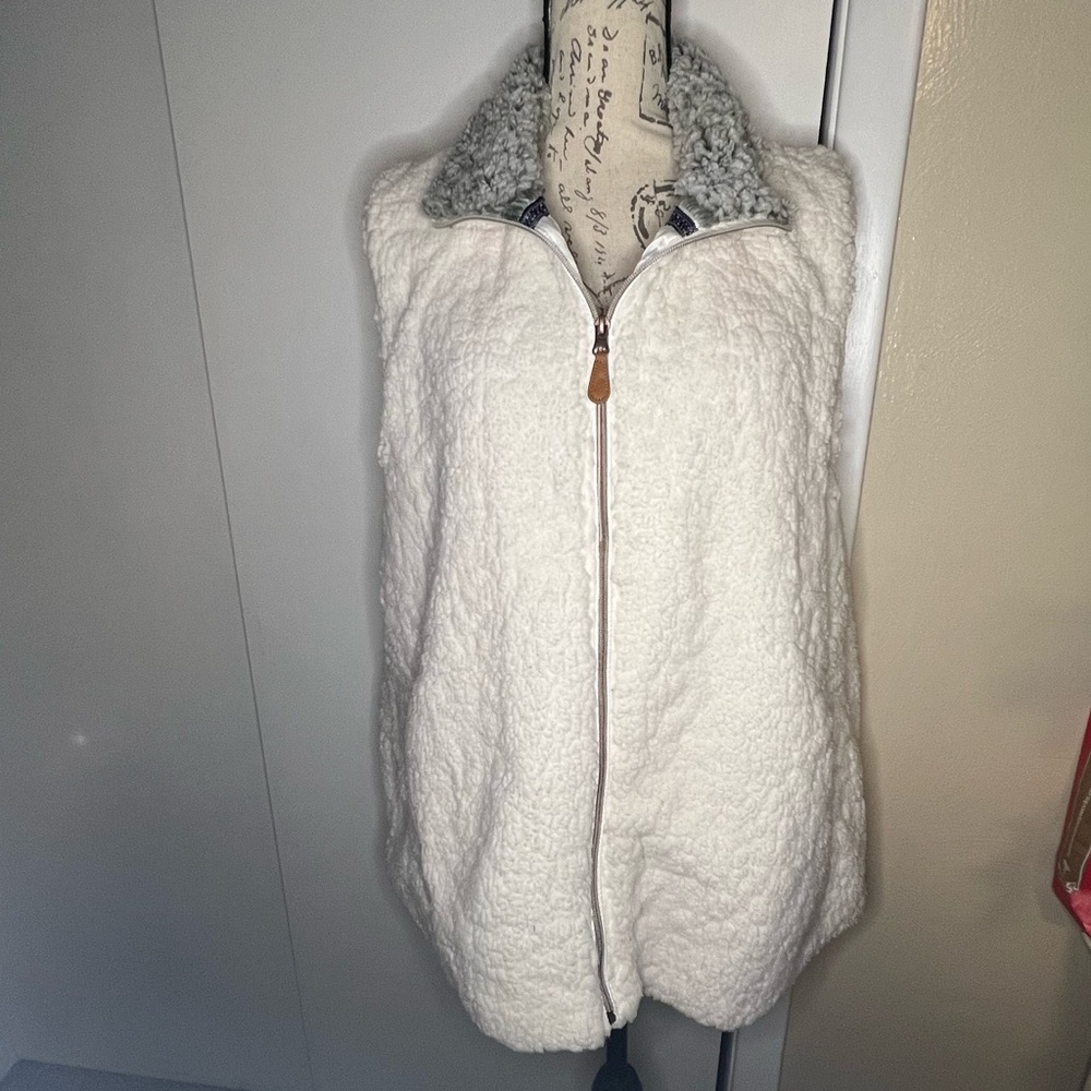 White Sherpa vest Chic Soul